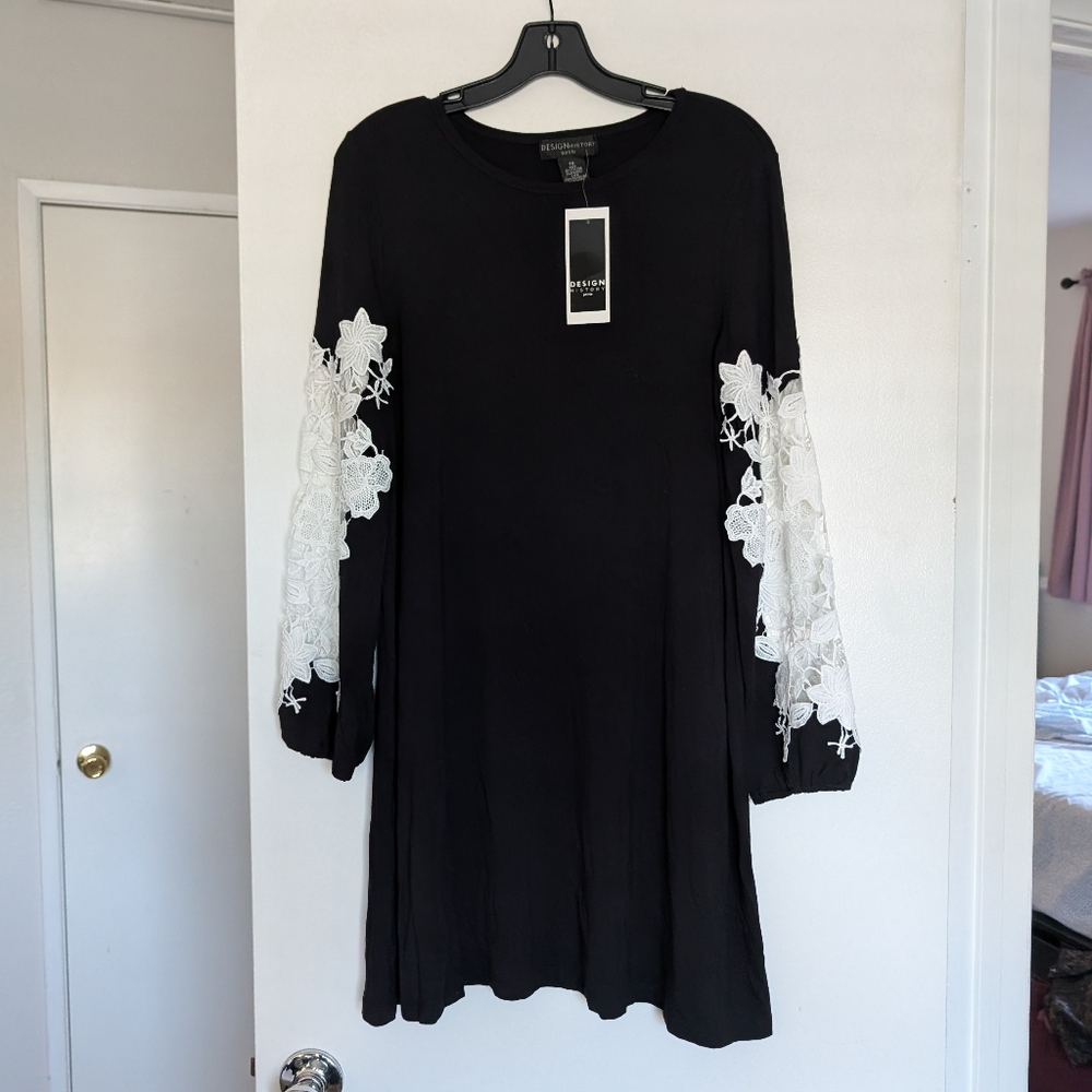 NWT Black and White Floral Sleeve Dress